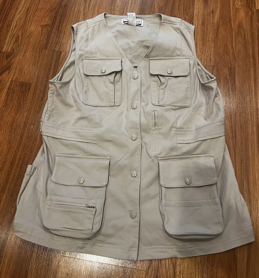 Magellan's Travel Gear Utility Vest Tan Beige Mens Size Large Safari Photography
